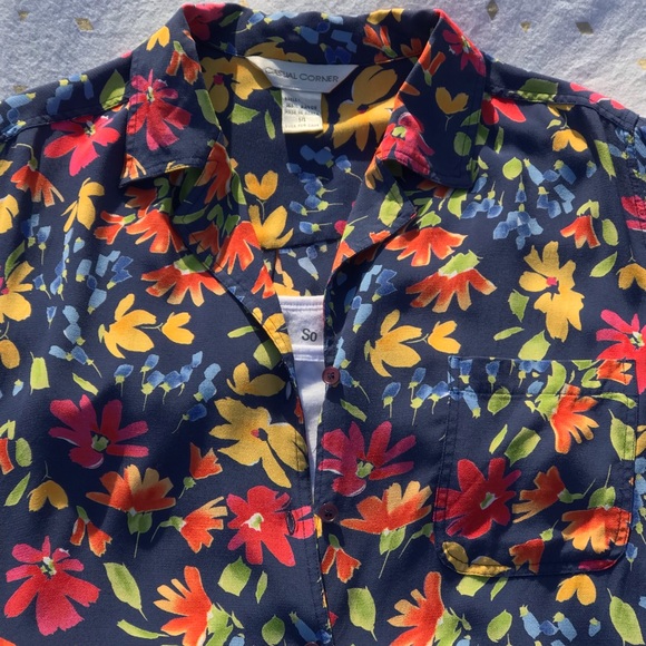 Women’s Short Sleeve Button Down Floral Top - Picture 13 of 16